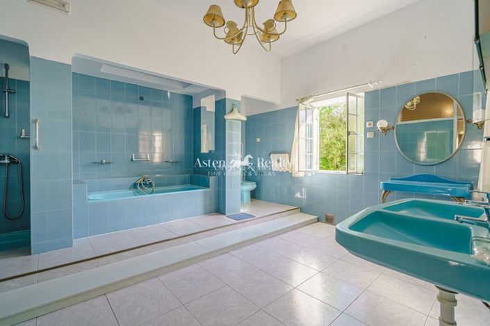 Image No.33-8 Bed Villa for sale