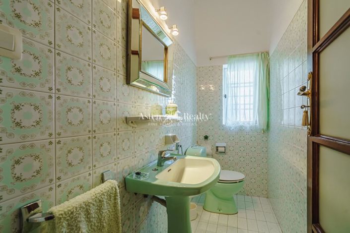 Image No.35-8 Bed Villa for sale