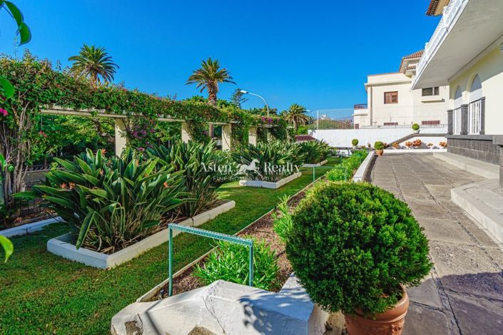 Image No.4-8 Bed Villa for sale