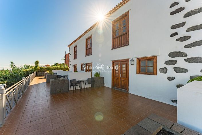 Image No.10-20 Bed Property for sale