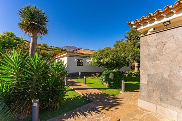 Image No.15-20 Bed Property for sale