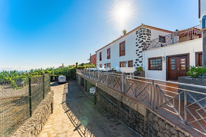 Image No.26-20 Bed Property for sale