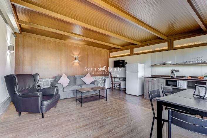 Image No.27-20 Bed Property for sale