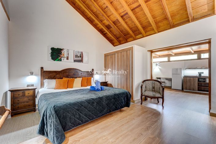 Image No.36-20 Bed Property for sale