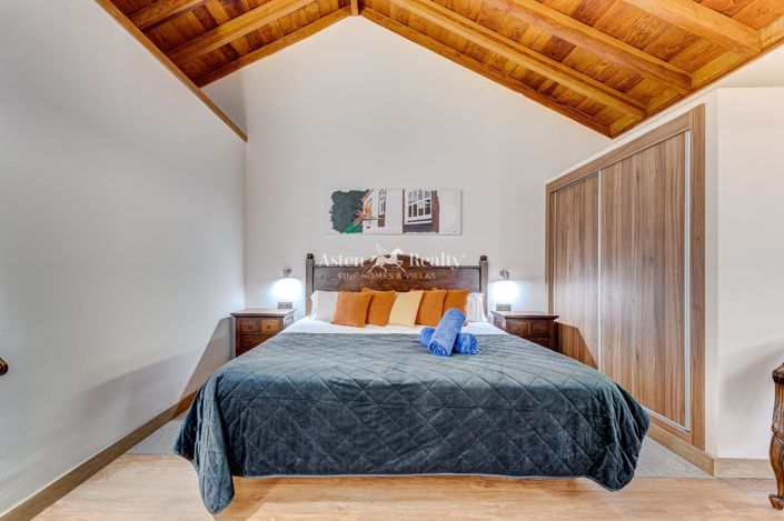 Image No.37-20 Bed Property for sale