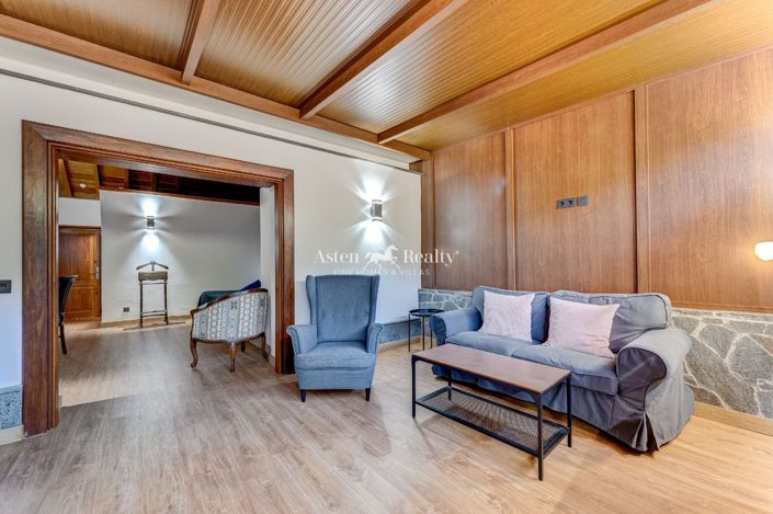 Image No.40-20 Bed Property for sale