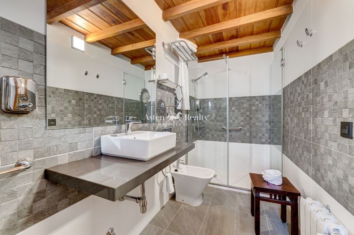 Image No.43-20 Bed Property for sale