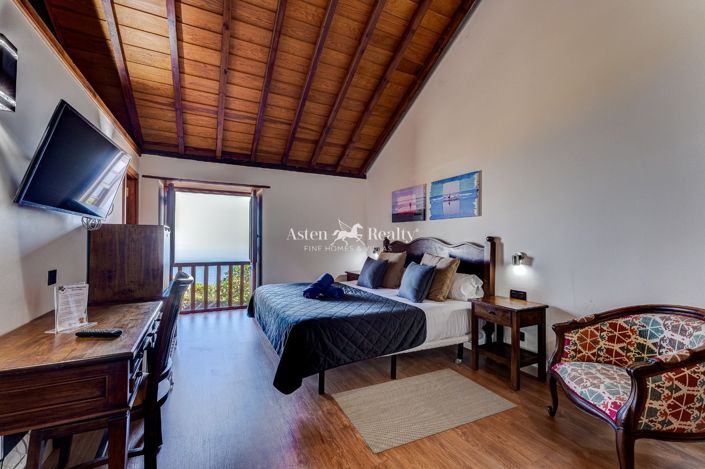 Image No.45-20 Bed Property for sale