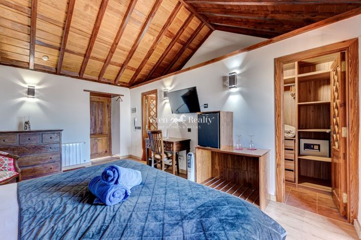 Image No.47-20 Bed Property for sale