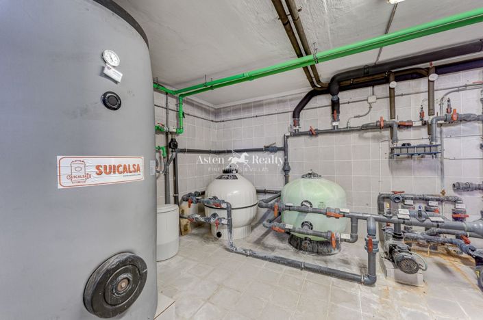 Image No.55-20 Bed Property for sale