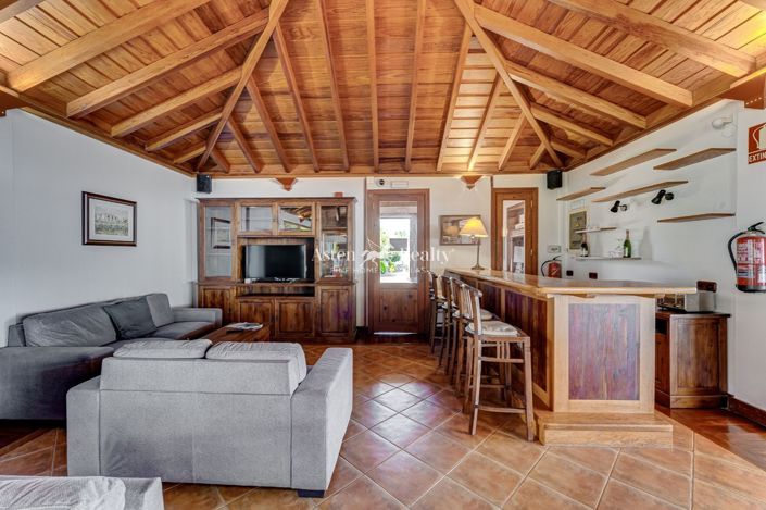 Image No.60-20 Bed Property for sale