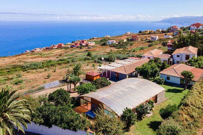 Image No.7-20 Bed Property for sale