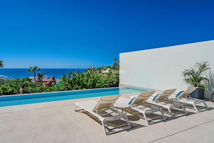 Image No.1-4 Bed Villa for sale