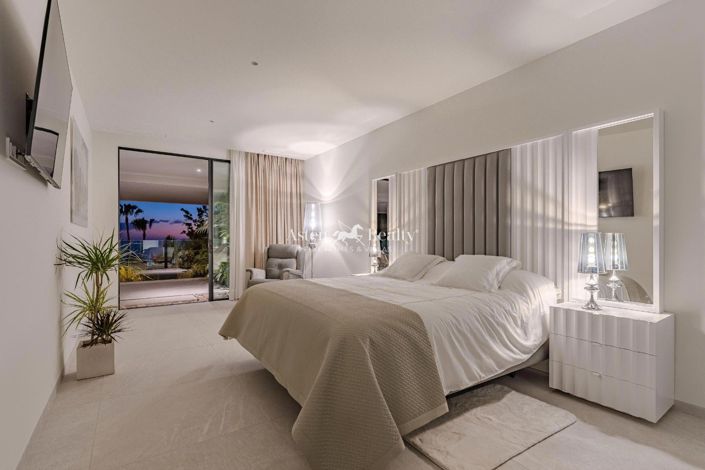 Image No.10-4 Bed Villa for sale