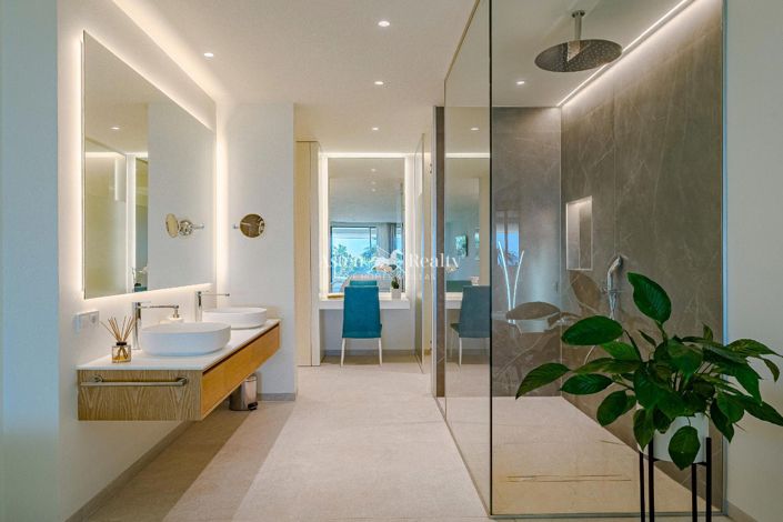 Image No.15-4 Bed Villa for sale