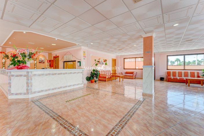 Image No.19-50 Bed Property for sale