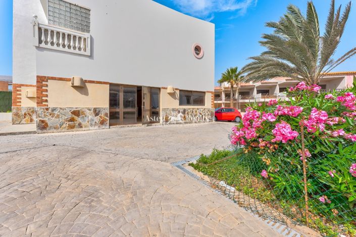 Image No.35-50 Bed Property for sale