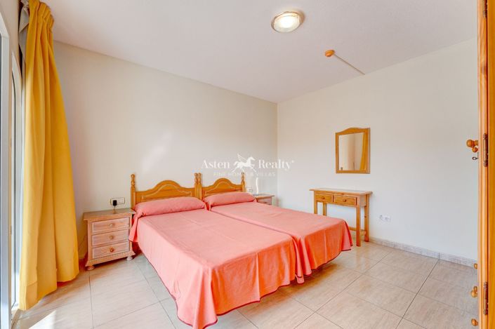 Image No.51-50 Bed Property for sale