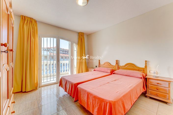 Image No.52-50 Bed Property for sale