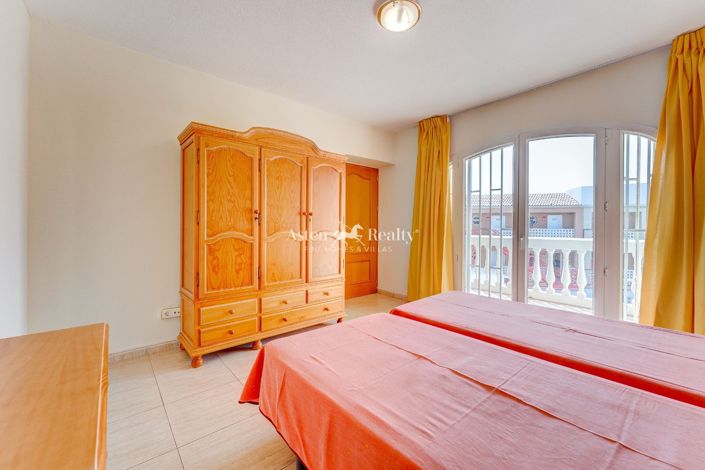 Image No.53-50 Bed Property for sale