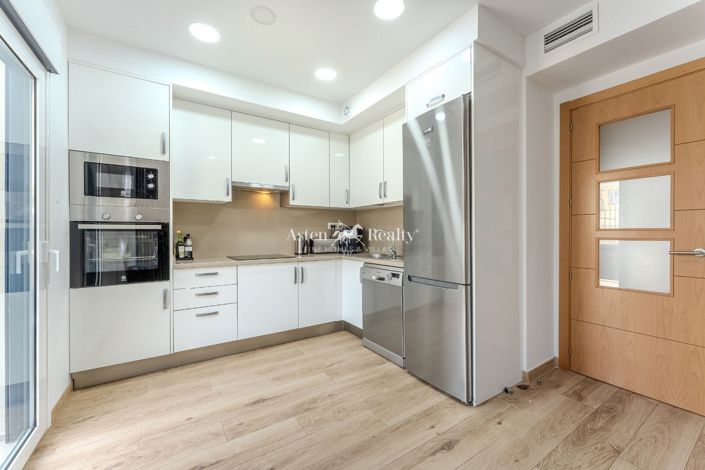 Image No.11-3 Bed House for sale