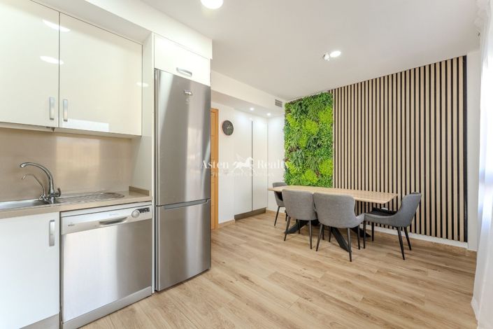 Image No.1-3 Bed House for sale