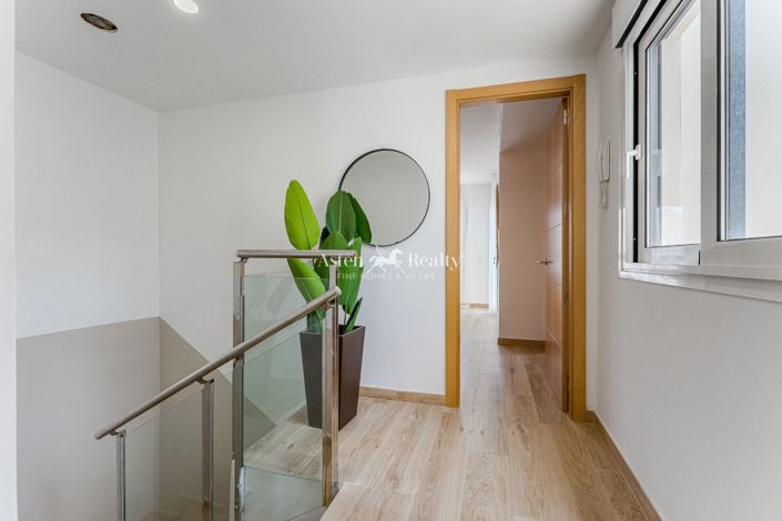 Image No.14-3 Bed House for sale