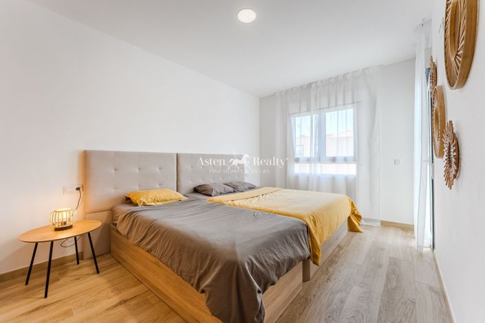 Image No.15-3 Bed House for sale