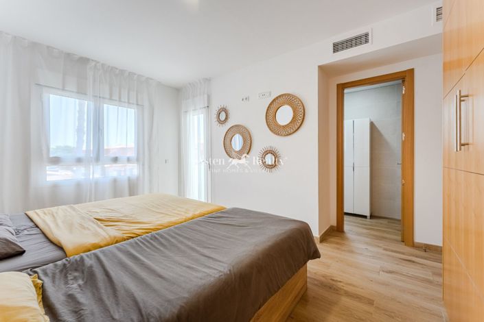 Image No.16-3 Bed House for sale