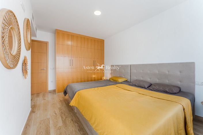 Image No.17-3 Bed House for sale