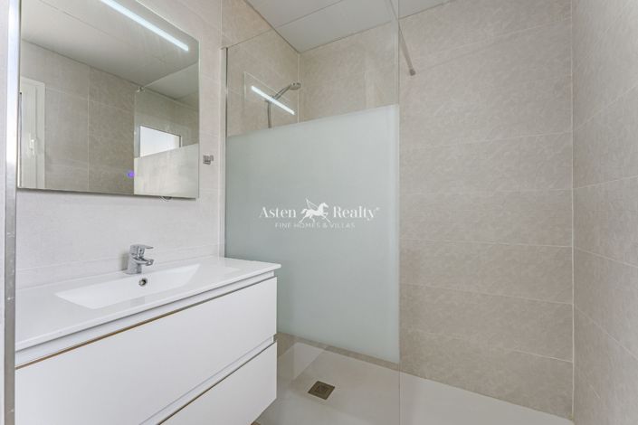 Image No.19-3 Bed House for sale