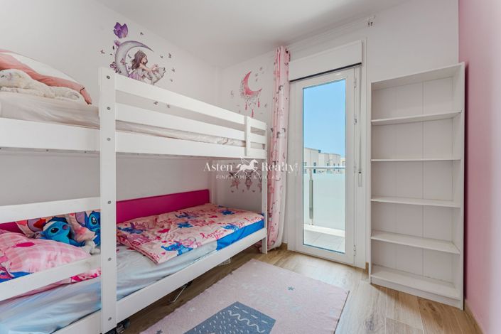 Image No.21-3 Bed House for sale