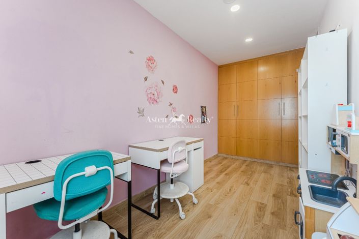 Image No.25-3 Bed House for sale