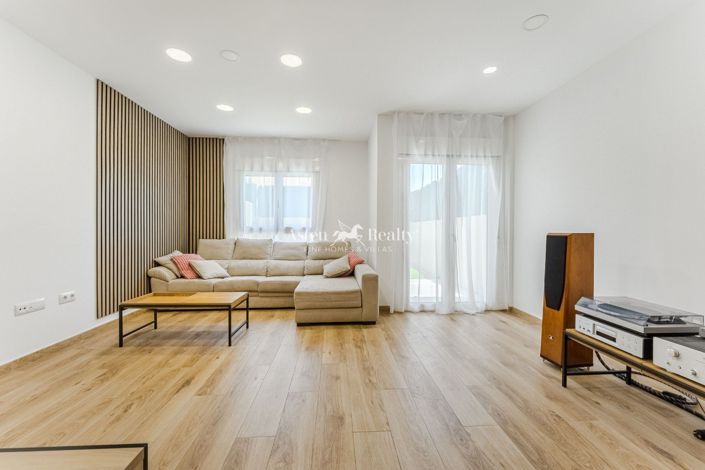 Image No.4-3 Bed House for sale