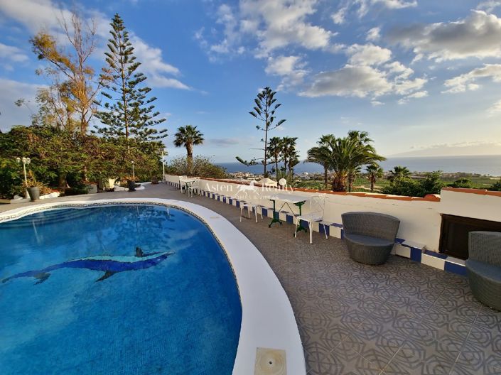 Image No.10-9 Bed Villa for sale