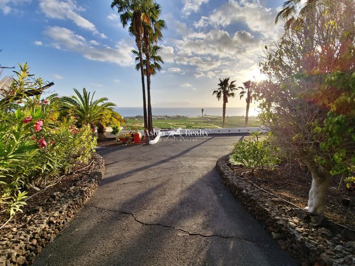 Image No.13-9 Bed Villa for sale