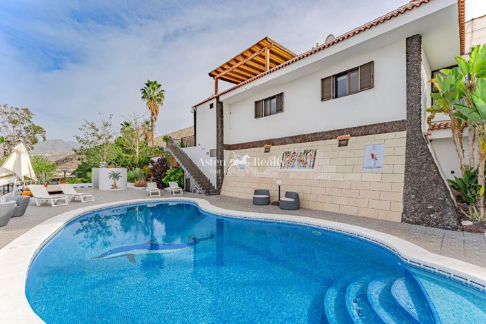 Image No.2-9 Bed Villa for sale