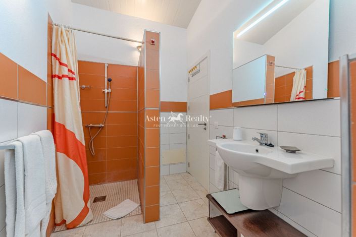 Image No.38-9 Bed Villa for sale