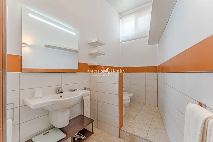 Image No.39-9 Bed Villa for sale