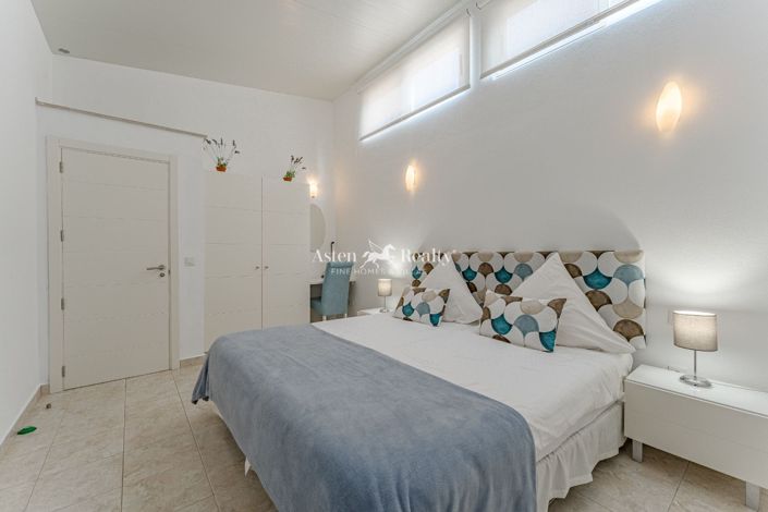 Image No.43-9 Bed Villa for sale