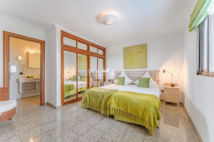 Image No.54-9 Bed Villa for sale