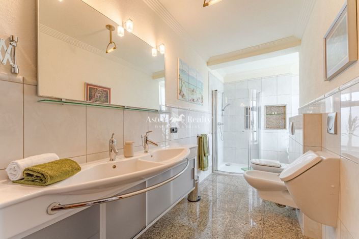 Image No.56-9 Bed Villa for sale