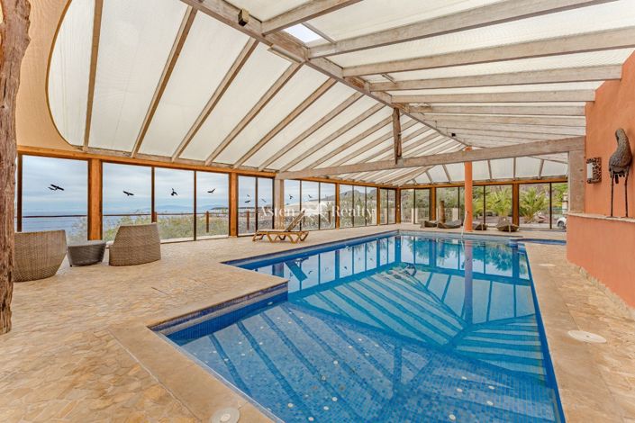 Image No.12-15 Bed Villa for sale