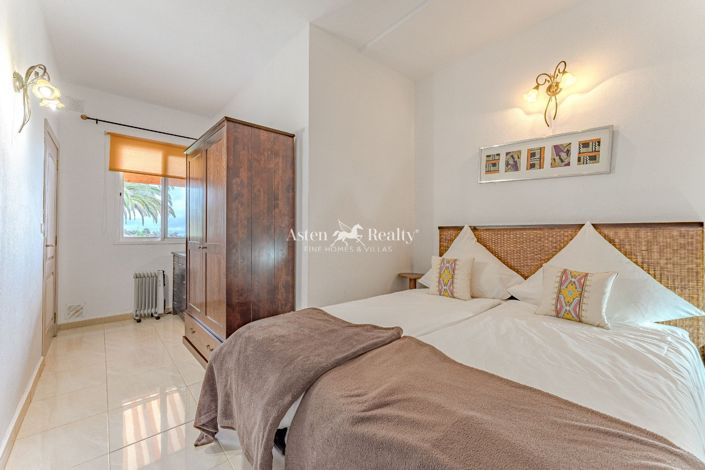 Image No.27-15 Bed Villa for sale