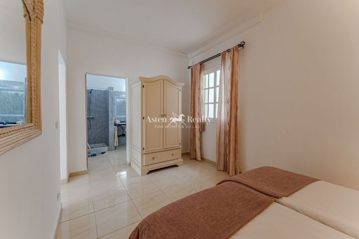 Image No.33-15 Bed Villa for sale