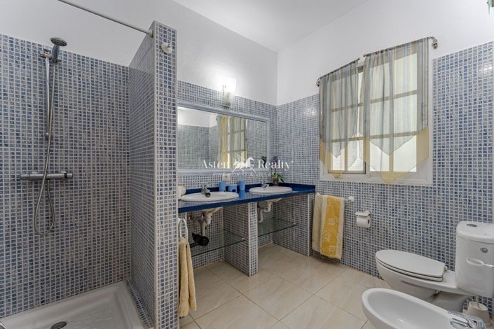 Image No.35-15 Bed Villa for sale