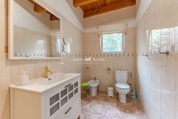 Image No.45-15 Bed Villa for sale