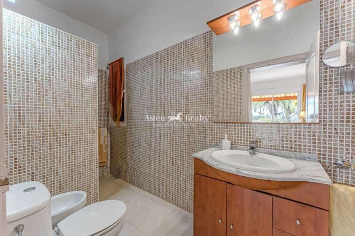 Image No.50-15 Bed Villa for sale