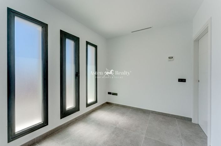 Image No.21-4 Bed Villa for sale