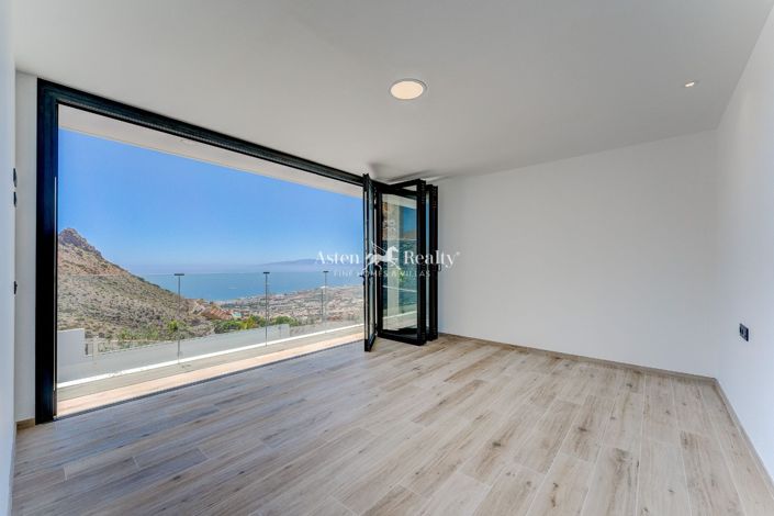 Image No.26-4 Bed Villa for sale